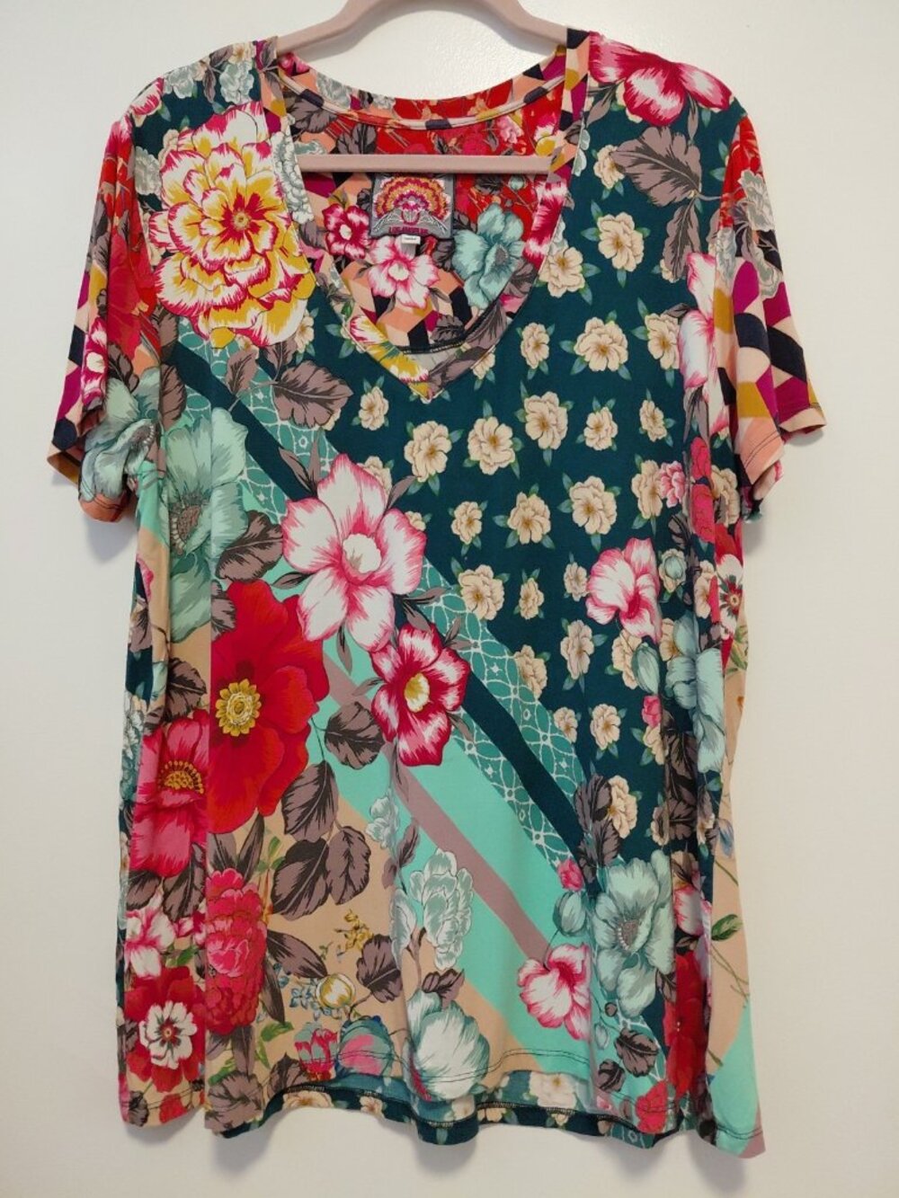 Johnny Was Nellie Floral Short Sleeve V-Neck T-Shirt XL Multicolor Bamboo - Picture 2 of 6